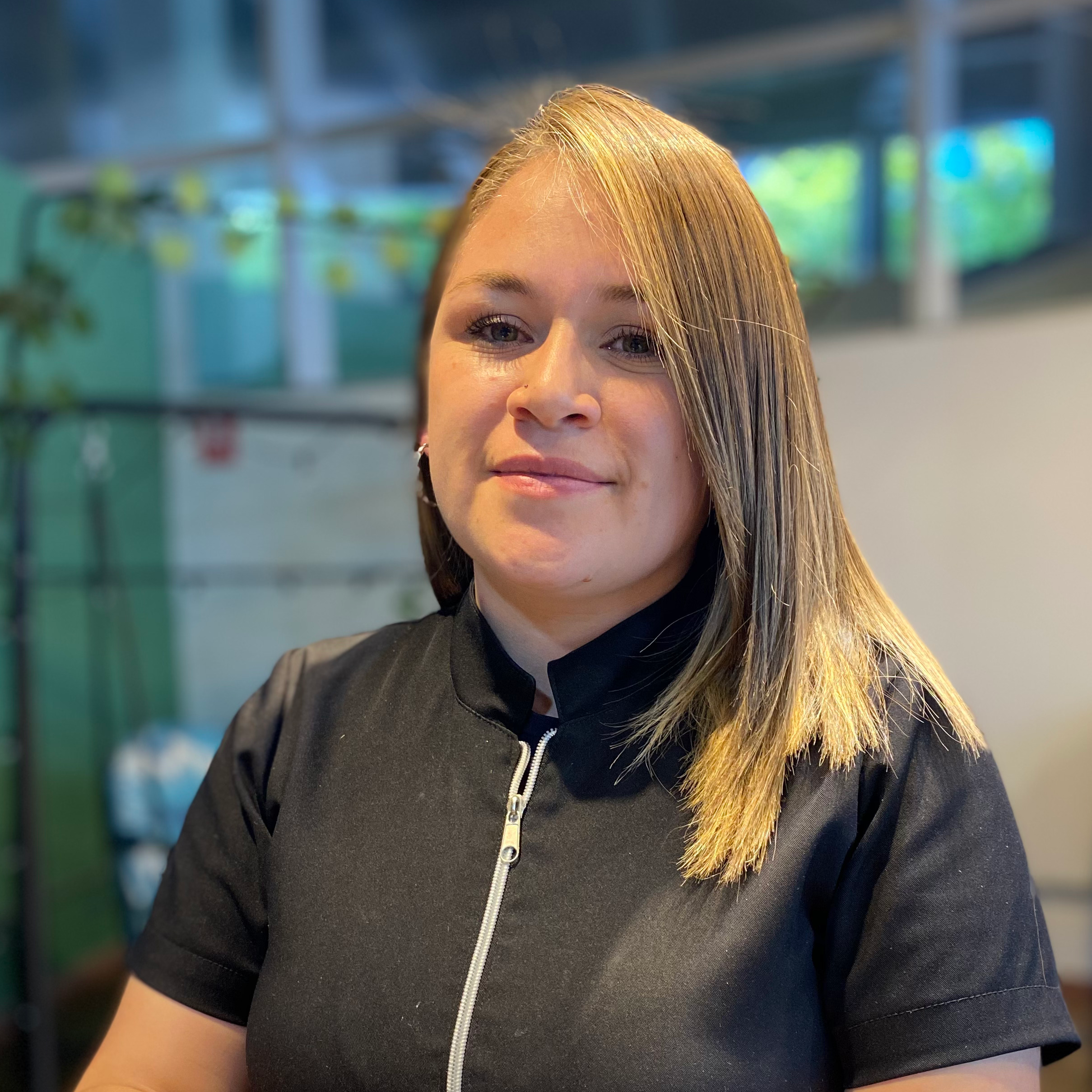 JULIETH / MANICURISTA