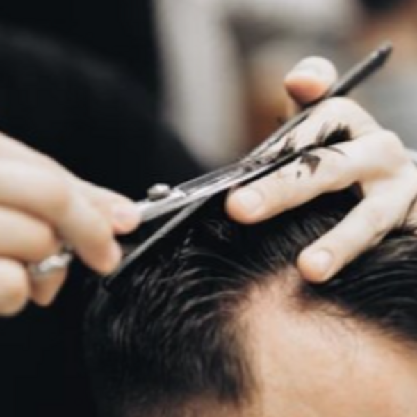 Corte de Cabello y Arreglo de Barba Premium + Skin Care