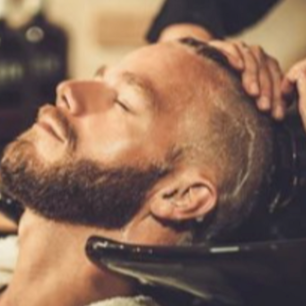 Corte de Cabello y Arreglo de Barba Premium + Skin Care