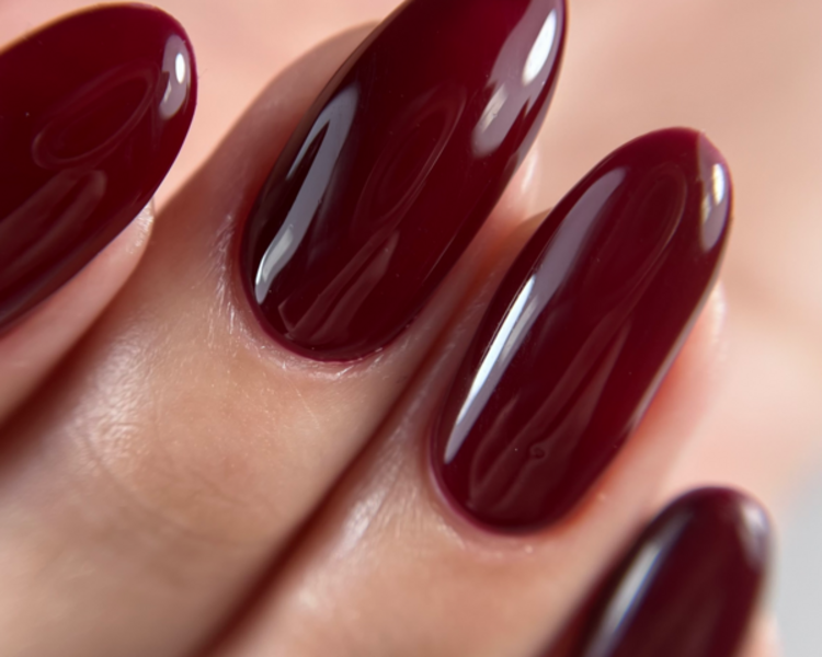 Manicure con nivelación (solo uno o dos colores lisos)