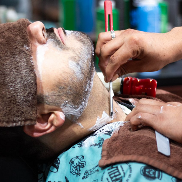 DISEÑO DE BARBA O AFEITADO DELUX