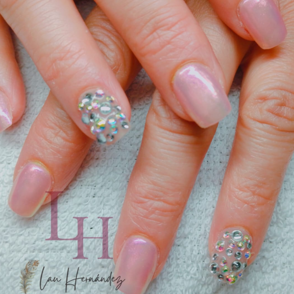 Baño de acrilico en uña natural 