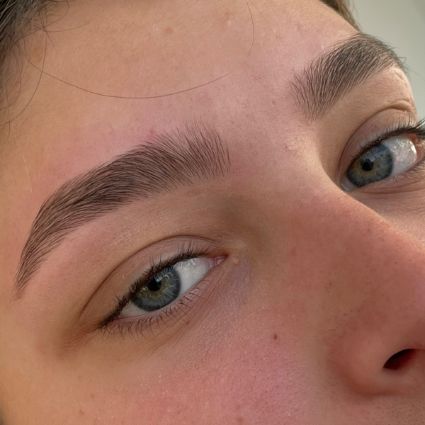 Diseño y Perfilado de cejas