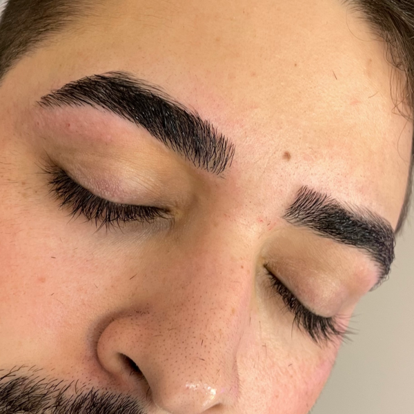 Diseño y Perfilado de cejas