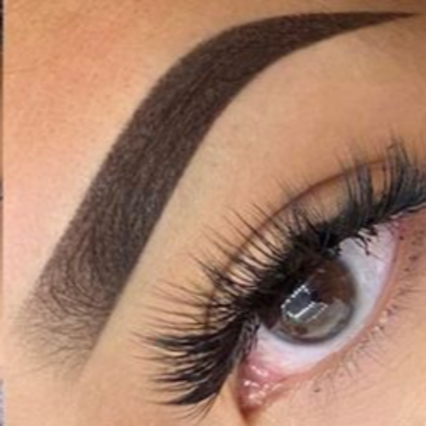 Pigmentación de cejas con Henna