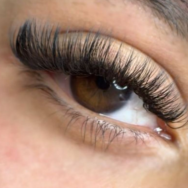 Extensiones de pestañas (pelo a pelo) hibridas 