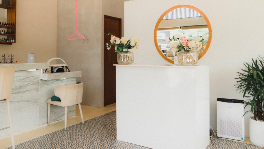 Nails & Cocktails Beauty Bar banner