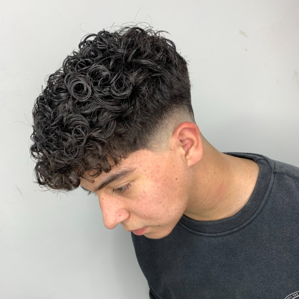 ONDULACION PERMANENTE FADE MAS CORTE DE CABELLO