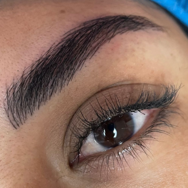 Micropigmentación de cejas pelo a pelo