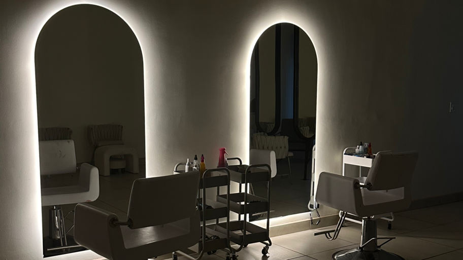 Munis beauty studio. banner