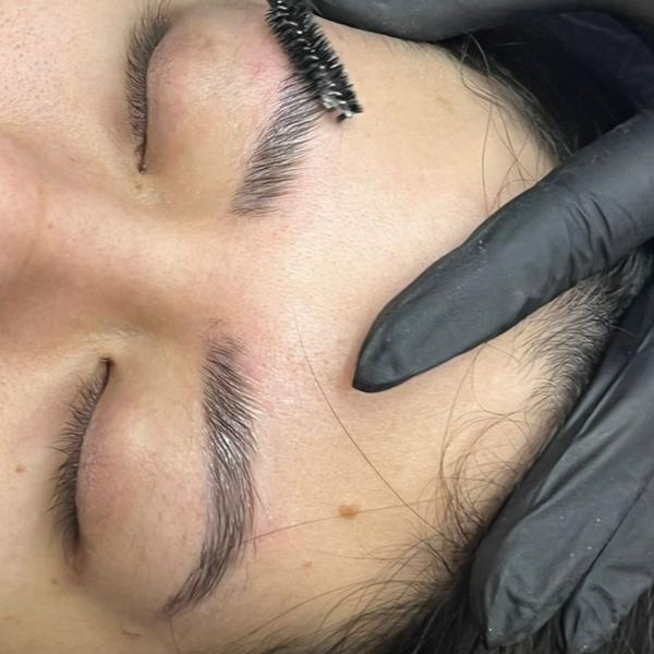 Laminado de ceja con Henna