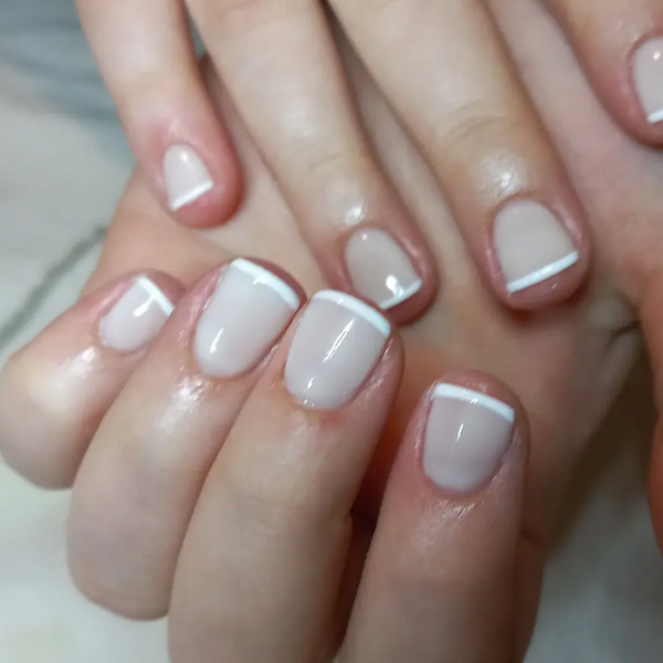 Manicura con esmaltado semipermanente