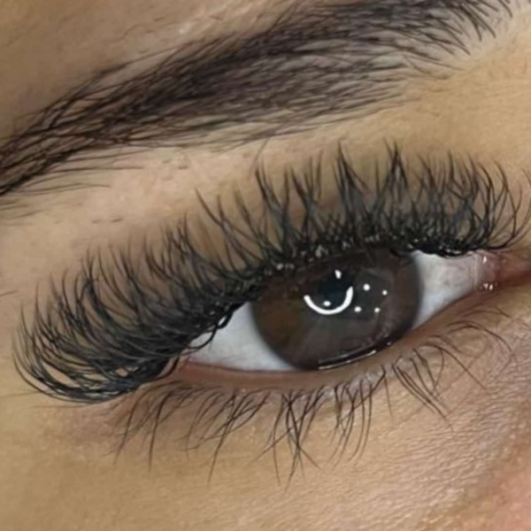 Extensiones de pestañas volumen brasilero