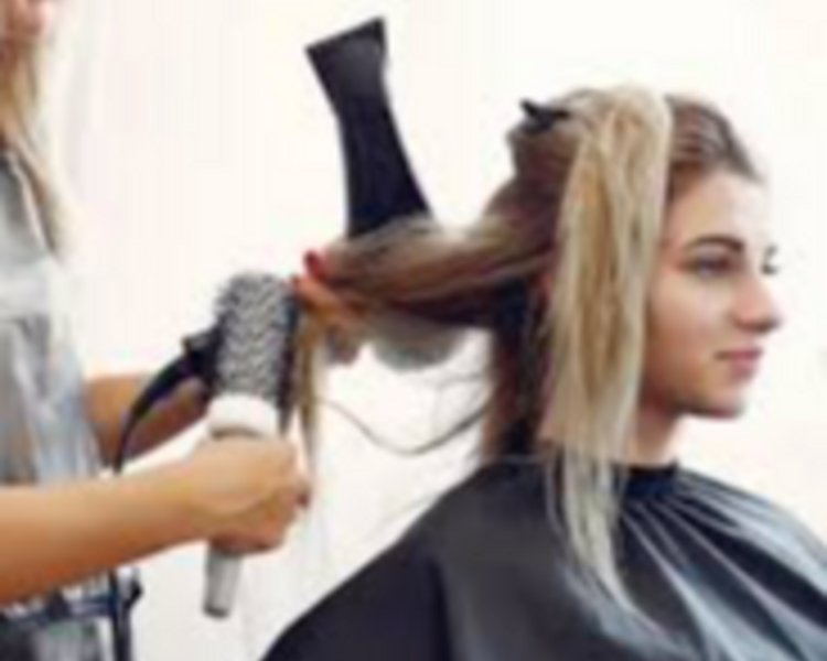 💇‍♀️✨ Promocion Brushing + Bomba Hidratación con Masaje Capilar ✨💆‍♀️