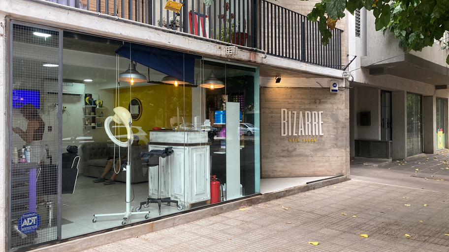 Bizarre Arizu interior