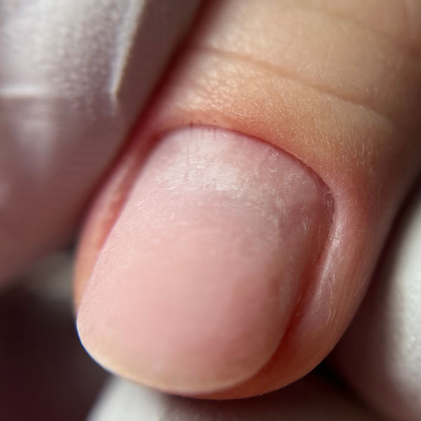 3. Manicura Rusa (Sin esmalte)