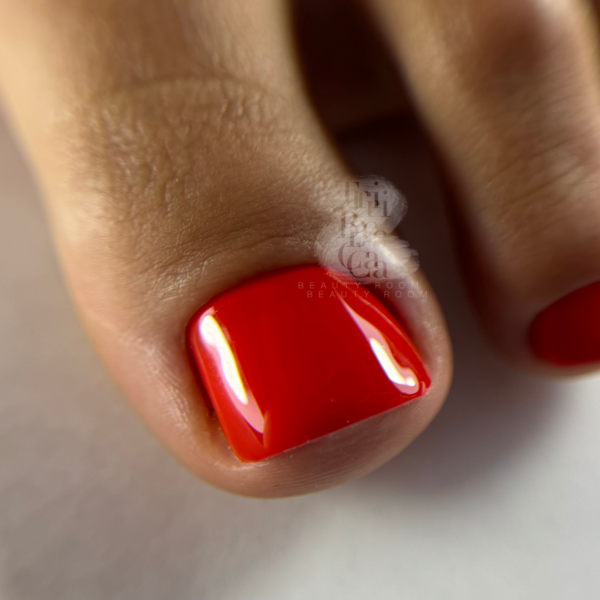 1. Pedicura rusa con esmaltado en gel