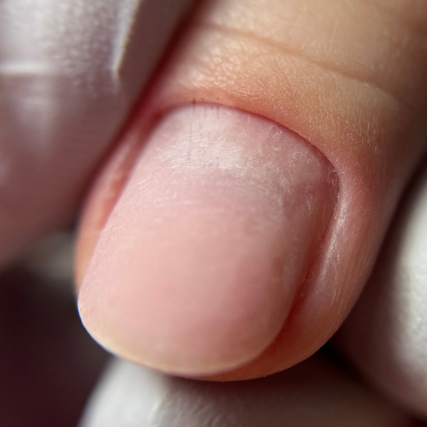 2. Manicura Rusa (Sin esmalte)