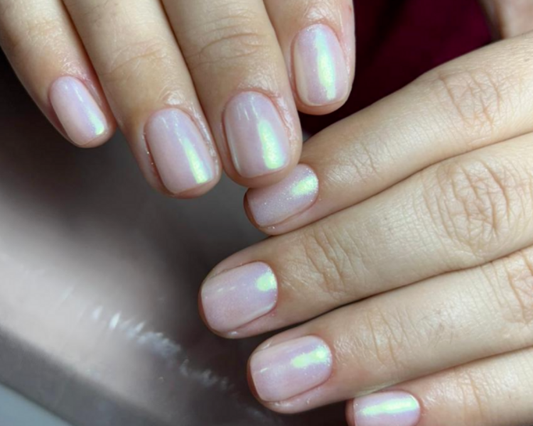 Esmaltado semipermanente con diseño 