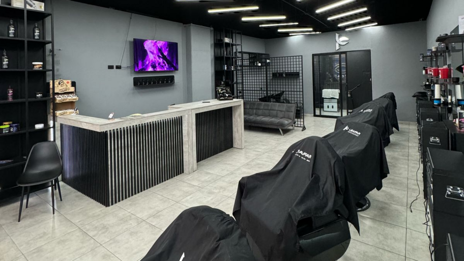 Leafar Premium Cuts Barbers banner