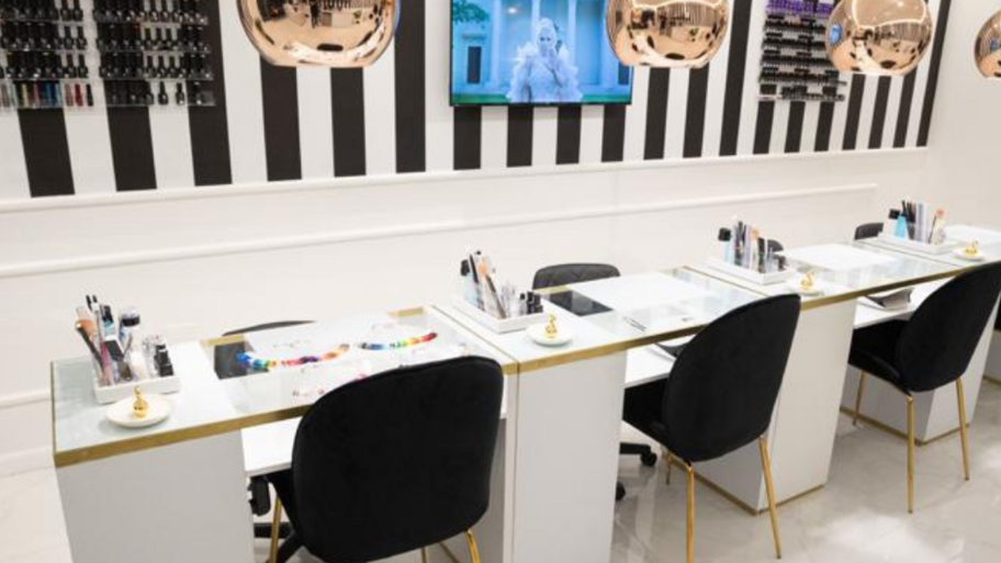 Mahlaia Nail Spa interior