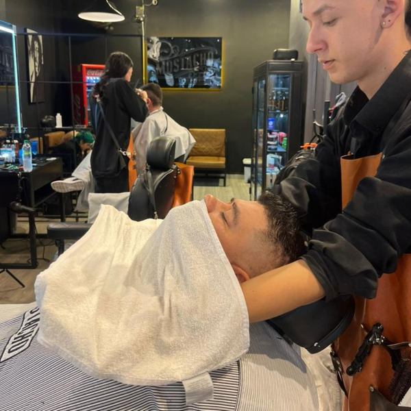 Corte y barba Mostacho especial