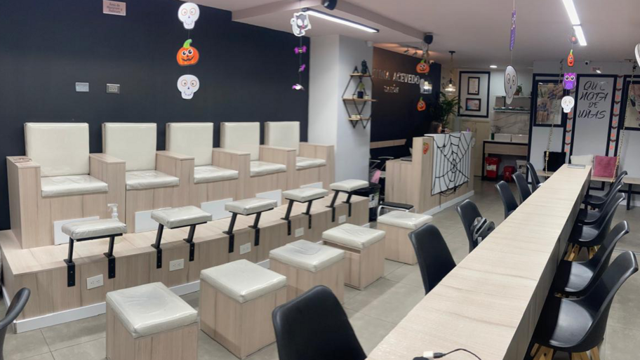 CRISTINA ACEVEDO SALON interior