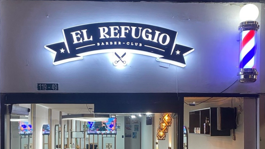 El Refugio Barber Club interior