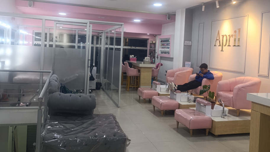 APRIL CEJAS Y PESTAÑAS  interior