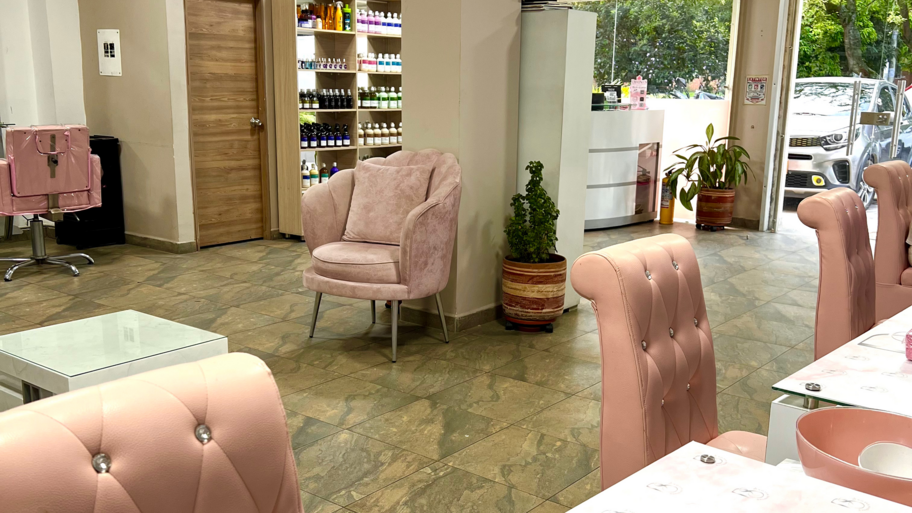 DIVINAS SALON interior