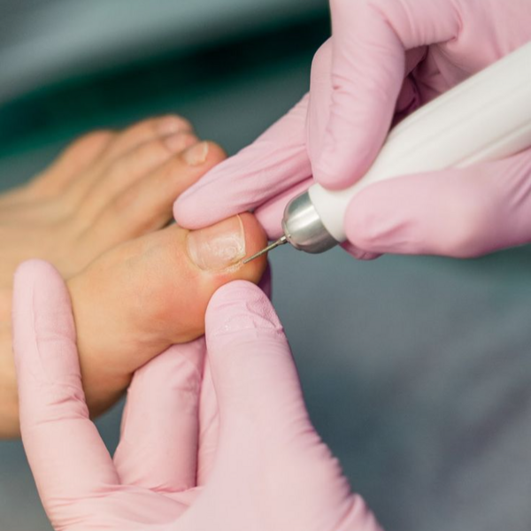 Pedicuria con torno sin esmalte