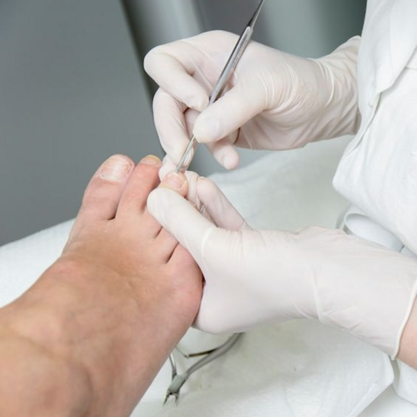 Pedicuria completa sin esmalte