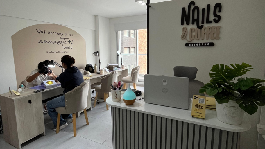 NAILS AND COFFEE BELGRANO interior