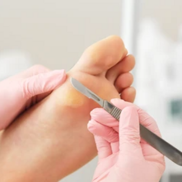 Pedicuria completa sin esmalte