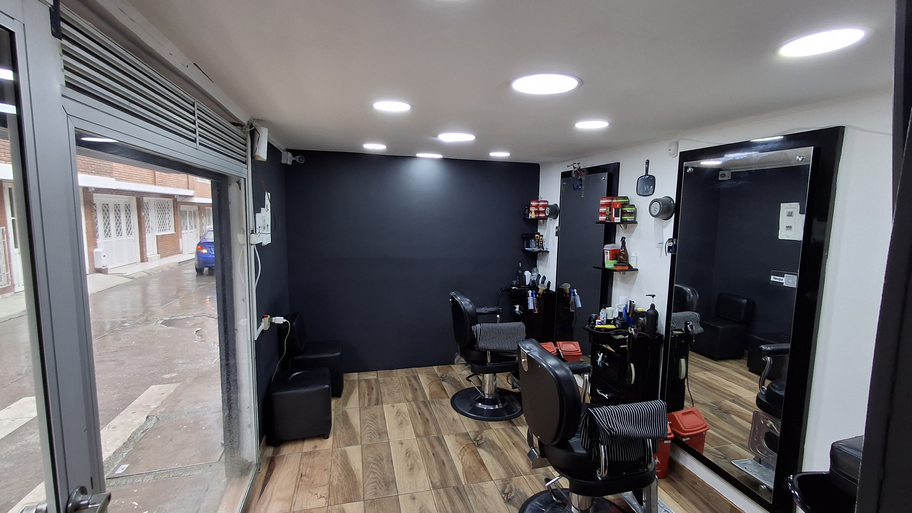 ISLAND BARBERS HAIRCUTS & SHAVES 🪮✂️💈 interior