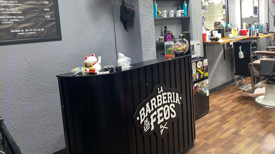 La Barbería de los Feos Santa María la Ribera interior