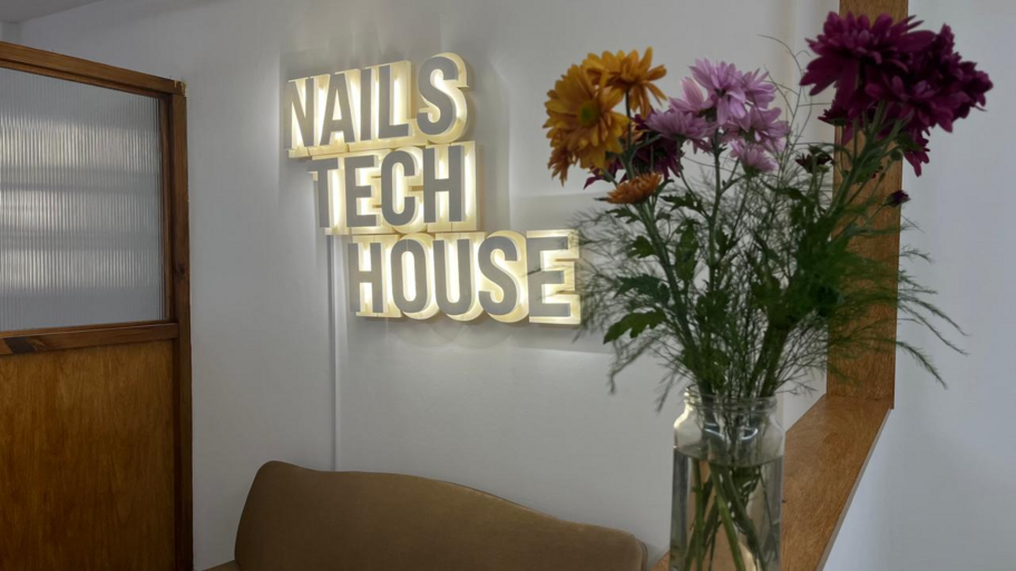 Nails Tech House  interior