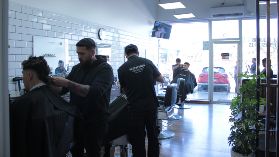 Alta Barber Lomas interior