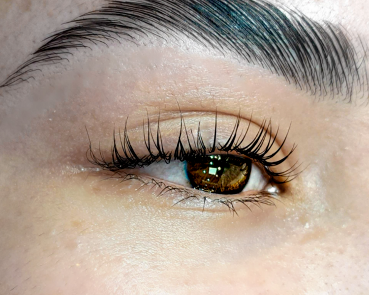 Perfilado de cejas + Laminado de cejas 