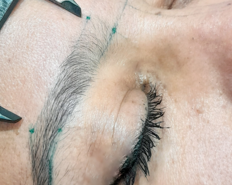 Perfilado de cejas + tintura