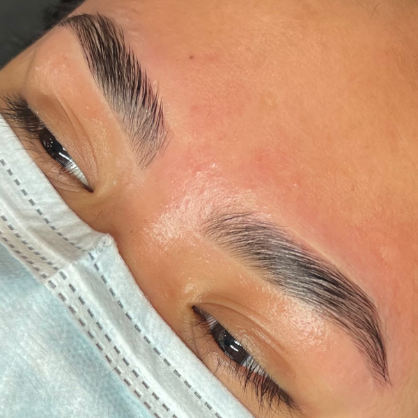 Laminado de cejas (incluye diseño de ceja) 
