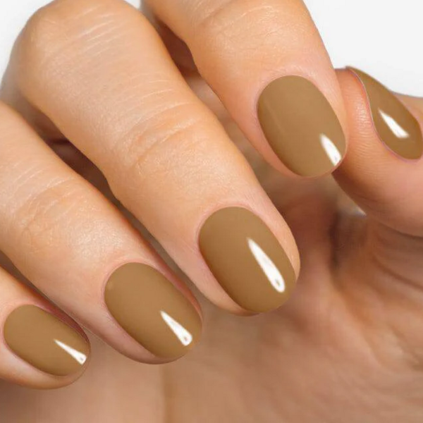 Manicure semipermanente 1 solo tono.