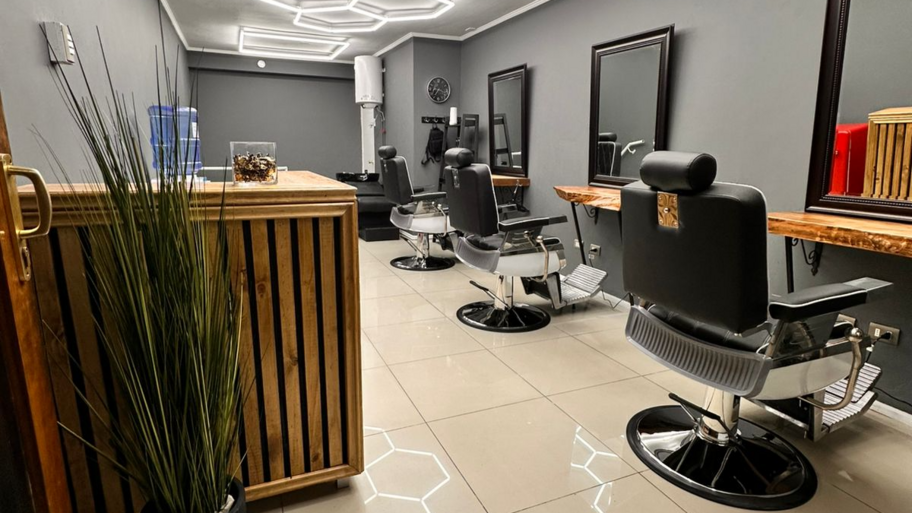 Locos Barber interior