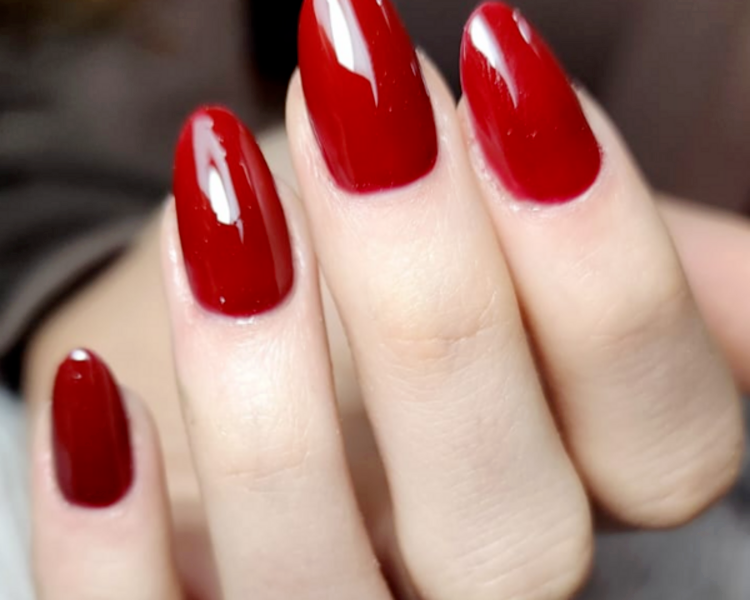 Capping gel con color liso + una deco de regalo (No son esculpidas)