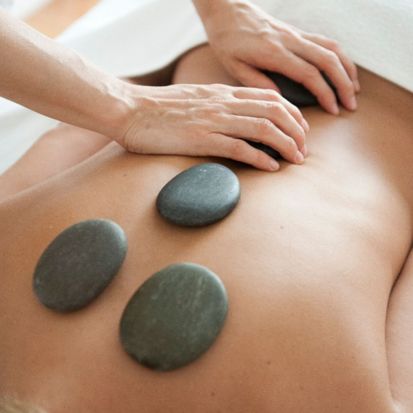 Hot Stone Massage (Masaje de Piedras Calientes) 