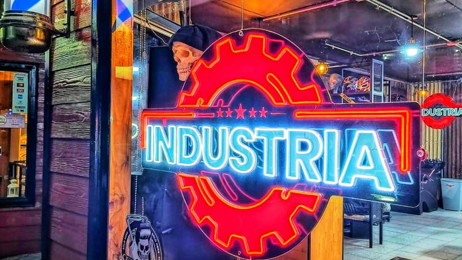 Industria Crew  interior
