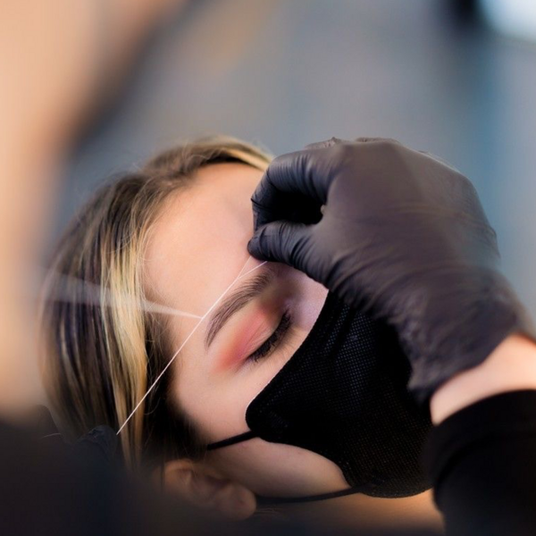 Epilación de rostro con hilo 🧵 + Mascarilla de Ácido Hialurónico