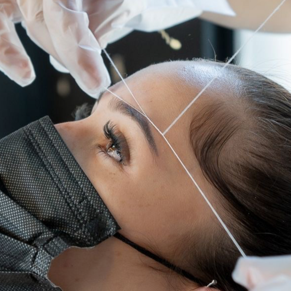 Epilación de cejas con 🧵 + Mascarilla de colágeno 