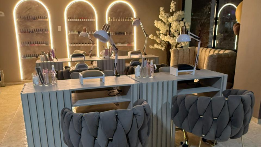  MENDOZA Nails Spa interior