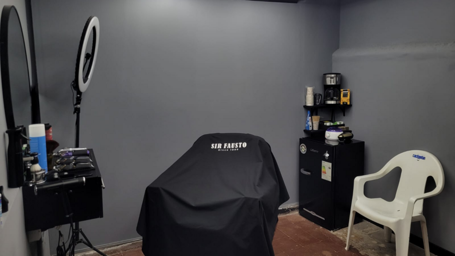 Barbero Profecional Rey Galue interior